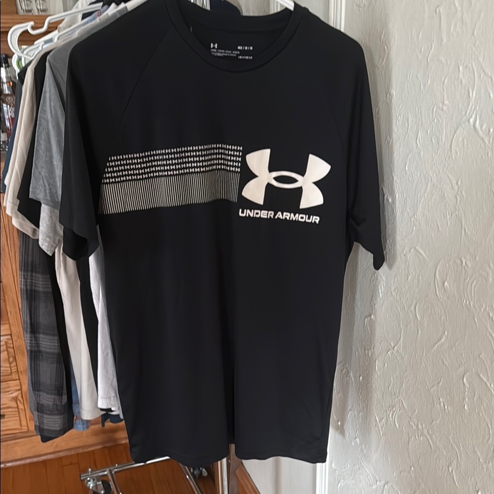 Under Armour Black Short Sleeve Tee
